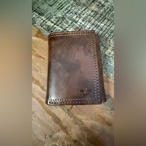 NEW MEN’S DOCKERS TRIFOLD BROWN WALLET.
